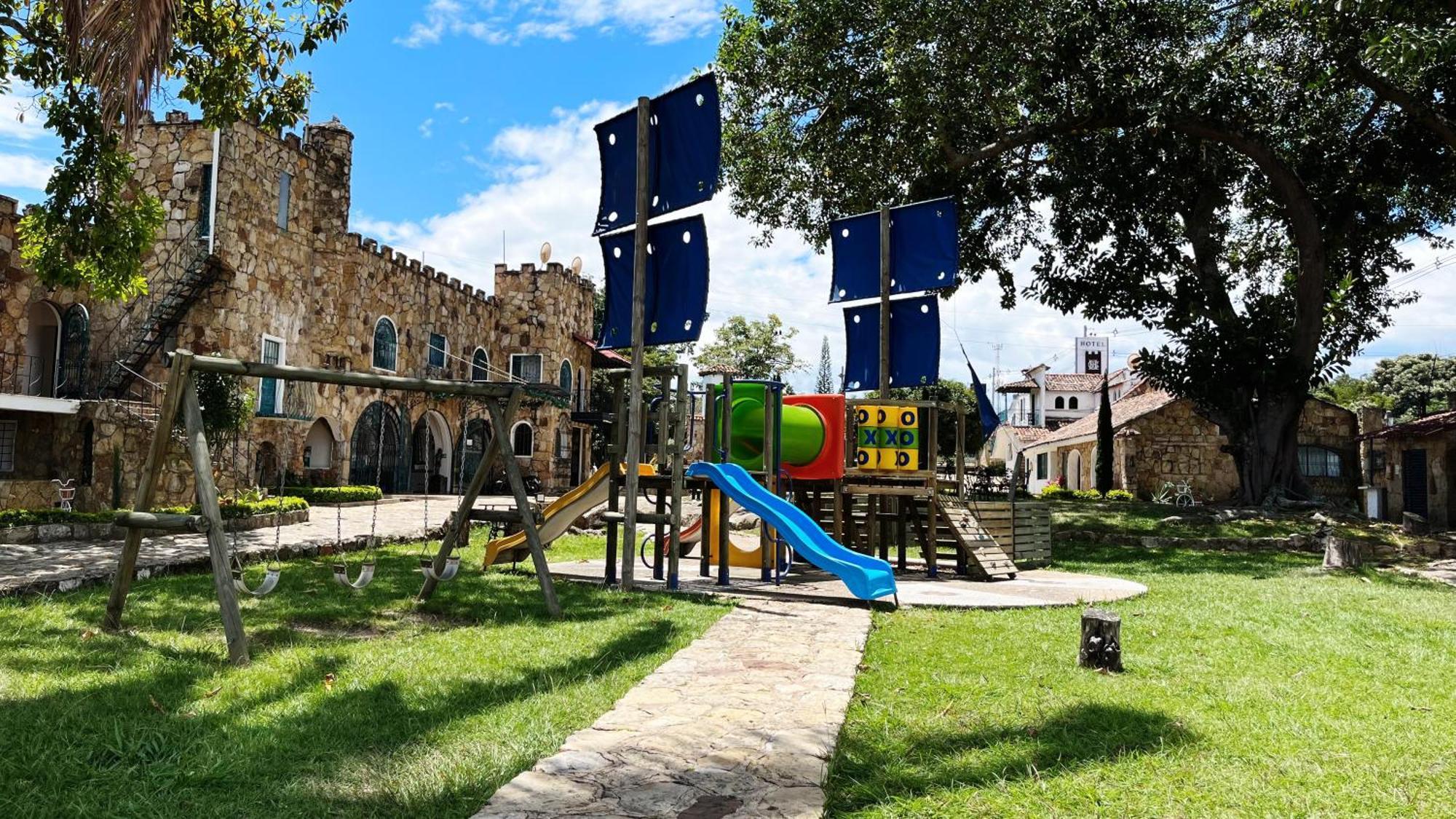 Hotel El Castillo Chinauta Exterior foto