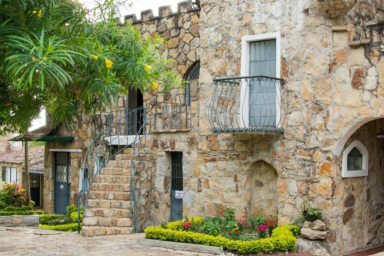 Hotel El Castillo Chinauta Exterior foto
